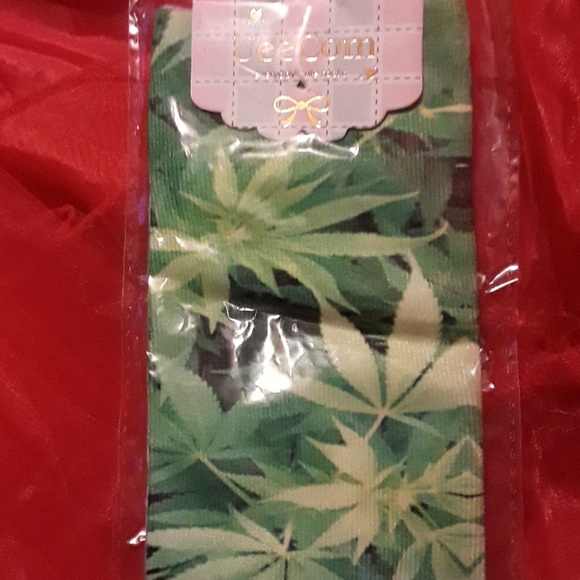 ☆ 420 socks. New, in package, leaf socks - Picture 3 of 4